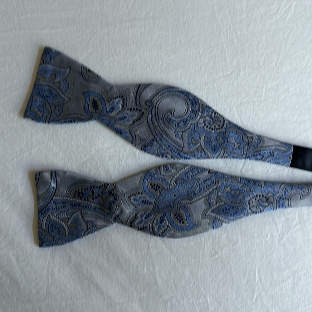 Adjustable The Tie Bar bow tie
